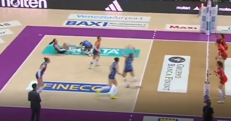  关于朱婷和加比在赛场相撞的伤情通报：左侧肋部意外撞击 没有骨折 新闻