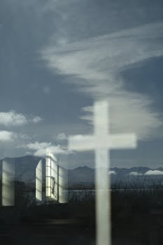 在第63个学雷锋纪念日之际；全国主题活动抚顺启动。精神之光；照亮奋进之路