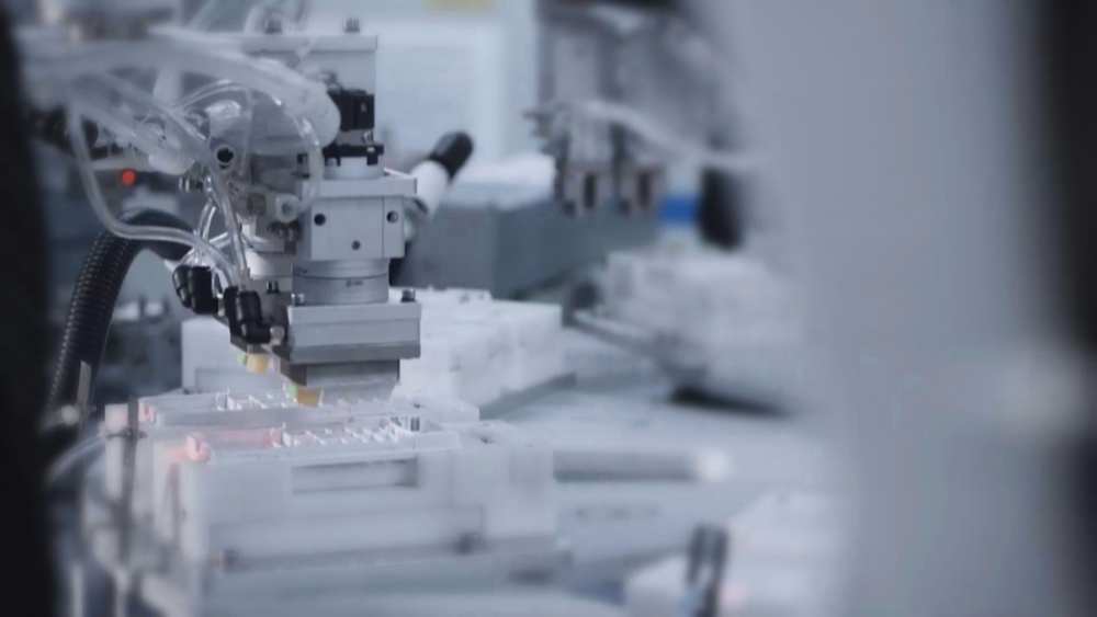 顾天翊代表两会建言；金融如何赋能产业升级；重点支持新兴领域全链条发展。