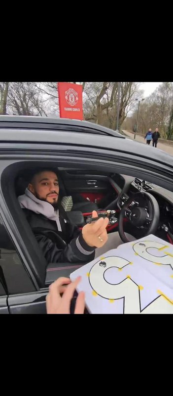  马兹拉维耐心签名遇转卖者，态度转变引热议；球员与球迷间的情感界限 体育新闻 马兹拉维耐心签名遇转卖者，态度转变引热议；球员与球迷间的情感界限 体育新闻 马兹拉维耐心签名遇转卖者，态度转变引热议；球员与球迷间的情感界限 体育新闻 马兹拉维耐心签名遇转卖者，态度转变引热议；球员与球迷间的情感界限 体育新闻