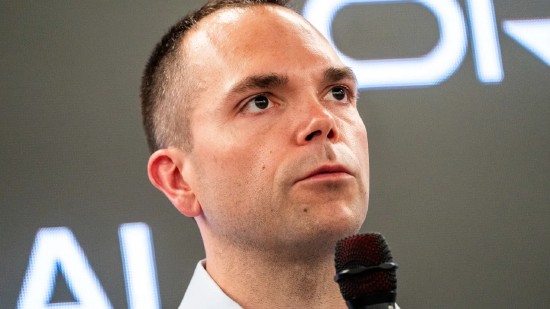 甲骨文强势反弹：季度数据亮眼，云计算乘AI东风加速，股价随之扬帆。