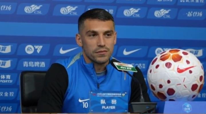 斯坦丘重返武汉:感激球迷深情,美好回忆永存心间。 体育新闻 斯坦丘重返武汉:感激球迷深情,美好回忆永存心间。 体育新闻