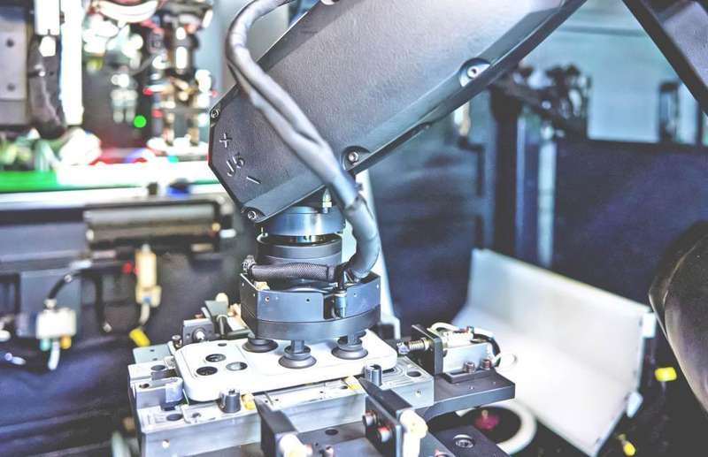 苹果高管重返深圳，深化供应链协作；中国制造智能化升级引关注。