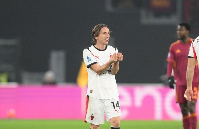  传奇中场面临抉择；米兰全力挽留莫德里奇，续约条款蓄势待发。 体育新闻 传奇中场面临抉择；米兰全力挽留莫德里奇，续约条款蓄势待发。 体育新闻 传奇中场面临抉择；米兰全力挽留莫德里奇，续约条款蓄势待发。 体育新闻