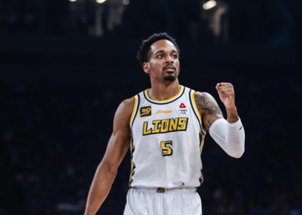 卫冕冠军的外援棋局:广厦双线补强背后的战术逻辑 体育新闻