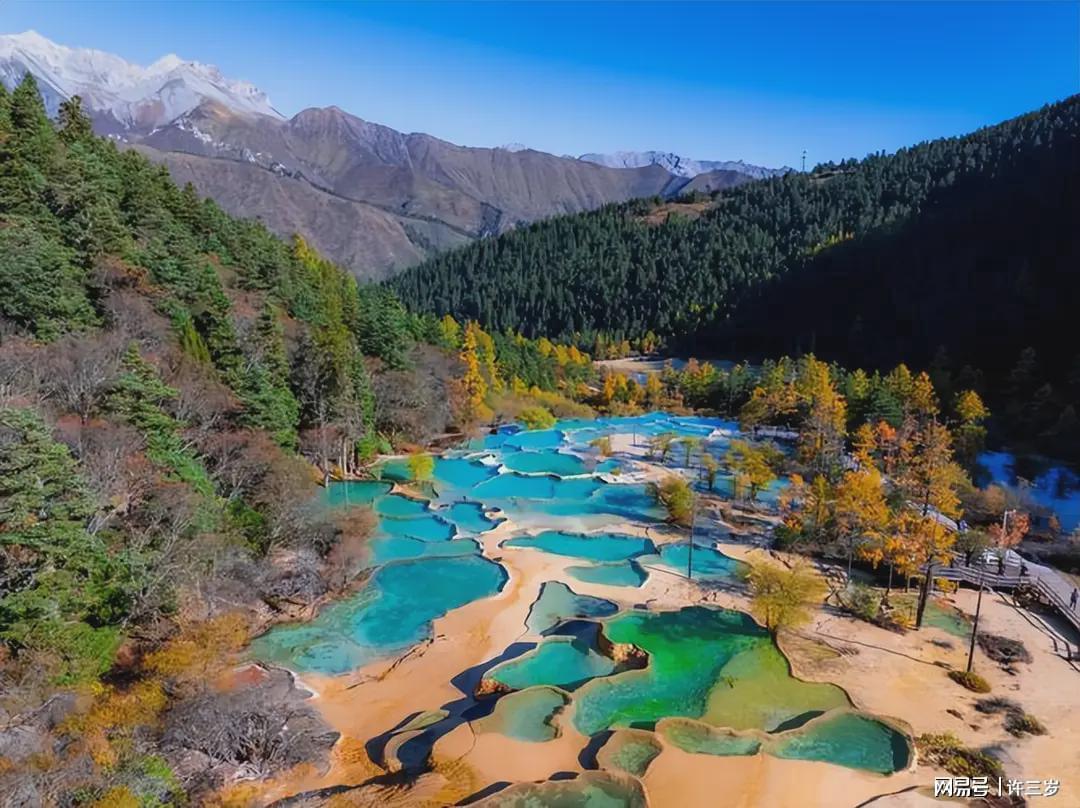  【深度解析】黄龙钙华彩池保护机制：一场尿液事件背后的景区应急响应体系 文化旅游