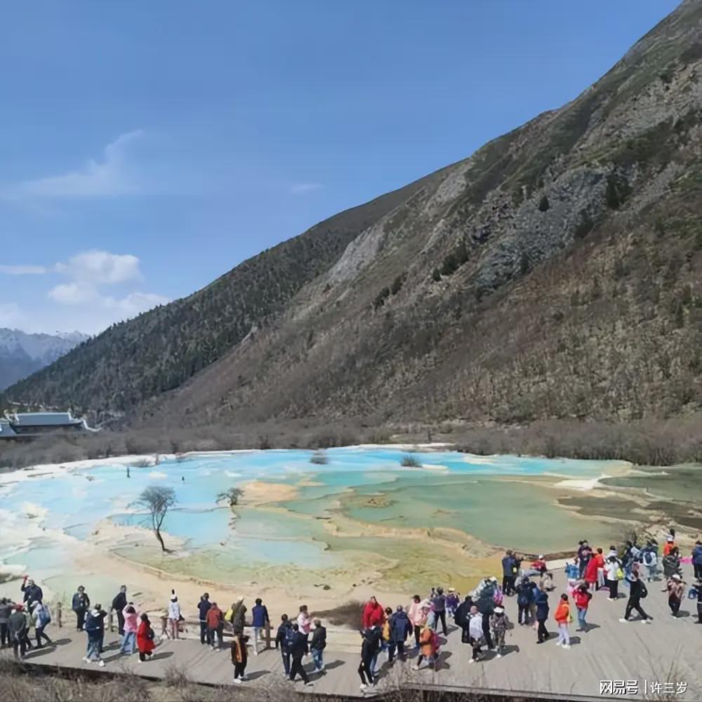  【深度解析】黄龙钙华彩池保护机制：一场尿液事件背后的景区应急响应体系 文化旅游